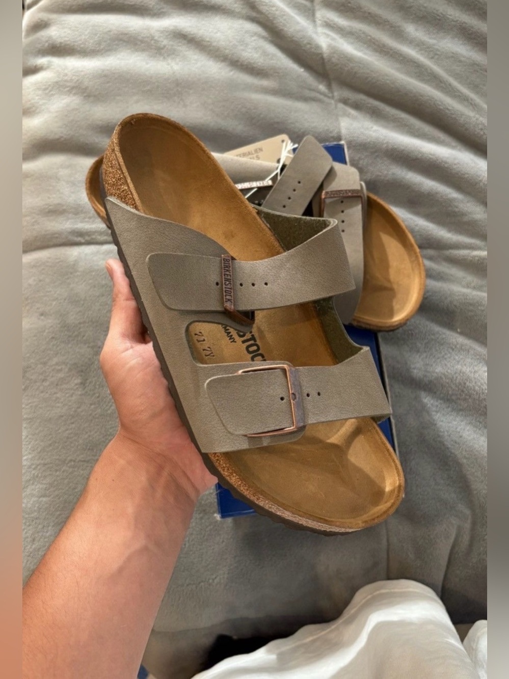 BIRKENSTOCK ARIZONA TAUPE BASIC SLIPPER WOMENS 6 MENS 4 NO BOX OPEN TO OFFER